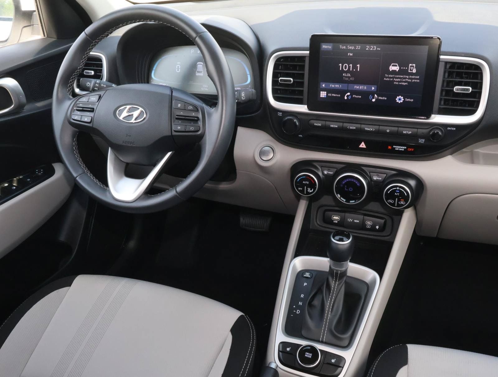 Used 2026 Hyundai Venue SEL FWD image 10