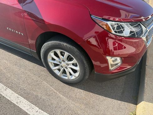 Used 2018 Chevrolet Equinox LT w/ Sun & Infotainment Package image 2