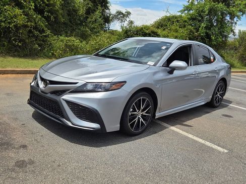 Used 2024 Toyota Camry SE FWD image 3