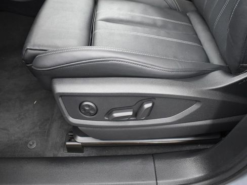 Used 2024 Audi Q5 e Premium Plus image 12