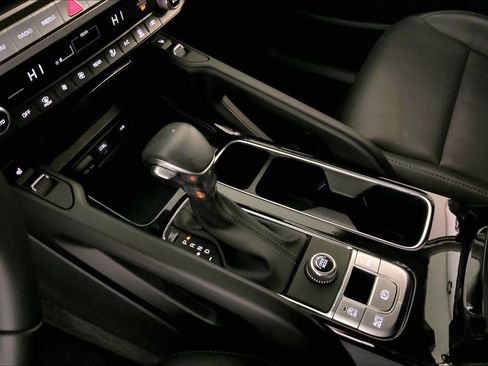 Certified 2025 Kia Telluride S FWD image 17