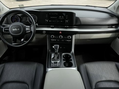 Used 2024 Kia Carnival LX FWD image 7