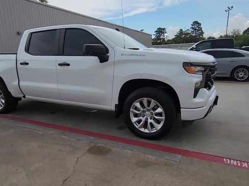 Used 2025 Chevrolet Silverado 1500 Custom RWD image 2