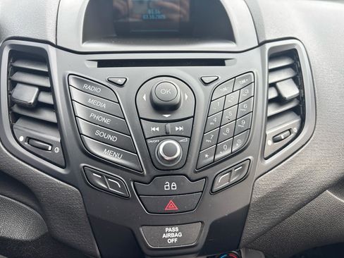 Used 2014 Ford Fiesta SE image 31