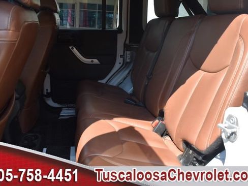 Used 2018 Jeep Wrangler Unlimited Sahara w/ Connectivity Group AWD/4WD image 21