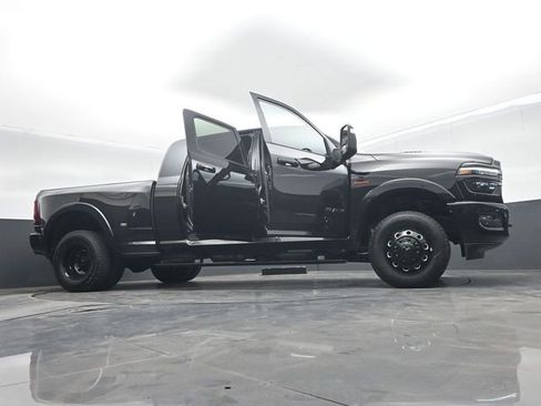 Used 2025 RAM 3500 Limited AWD/4WD image 81