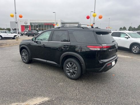 New 2025 Nissan Pathfinder SV image 4