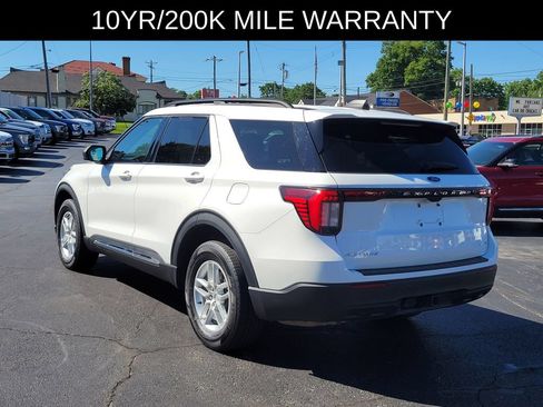 Used 2025 Ford Explorer Active AWD/4WD image 3
