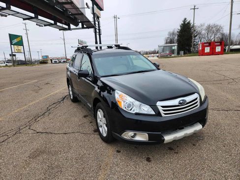 Used 2011 Subaru Outback 2.5i Limited image 2