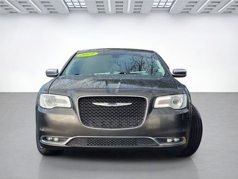 Used 2019 Chrysler 300 Limited RWD image 2