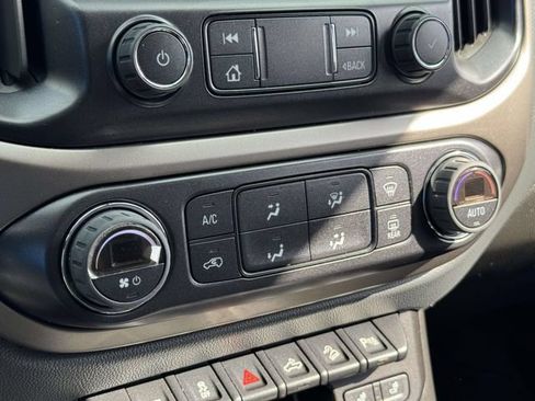 Used 2022 Chevrolet Colorado Z71 AWD/4WD image 18