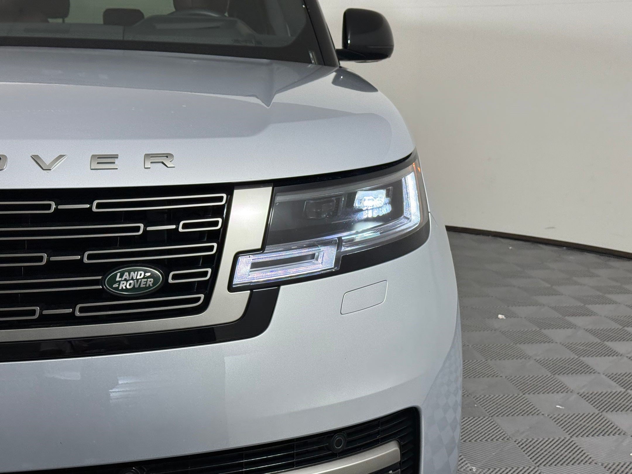 Certified 2025 Land Rover Range Rover SE AWD/4WD image 11