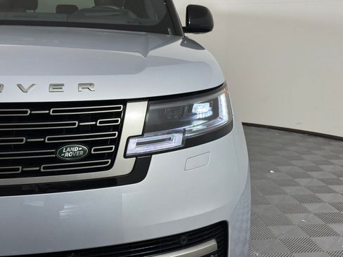 Certified 2025 Land Rover Range Rover SE AWD/4WD image 11