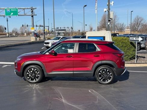 Used 2023 Chevrolet TrailBlazer LT image 2