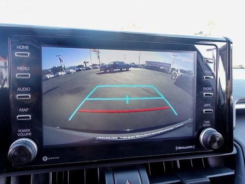 Used 2022 Toyota RAV4 SE image 19