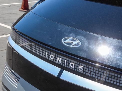 Certified 2023 Hyundai Ioniq 5 Limited AWD/4WD image 9