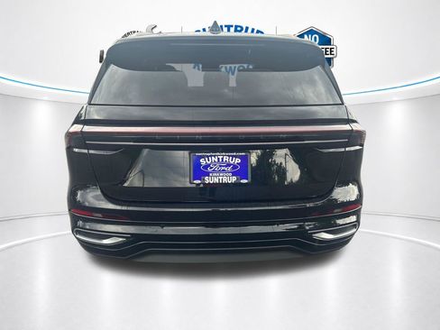 Used 2025 Lincoln Nautilus Reserve AWD/4WD image 4