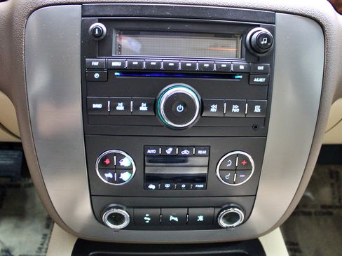 Used 2010 GMC Yukon SLT w/ SLT-2 Equipment Package AWD/4WD image 11