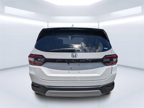 New 2025 Honda Pilot EX-L image 4