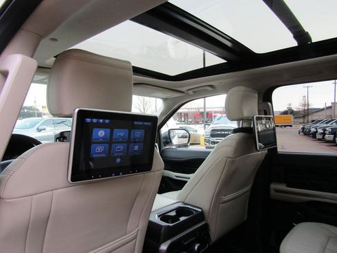 Used 2019 Ford Expedition Max Platinum image 17