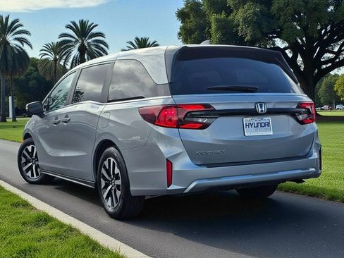 Used 2025 Honda Odyssey EX-L image 7