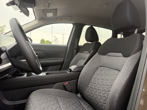 Certified 2025 Nissan Kicks SV AWD/4WD image 17
