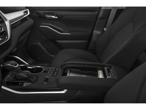 Used 2021 Toyota Highlander XLE FWD image 10