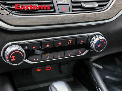 Used 2024 Nissan Altima 2.5 SV w/ SV Premium Package image 19