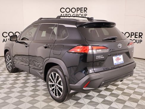 Used 2025 Toyota Corolla Cross XLE image 23