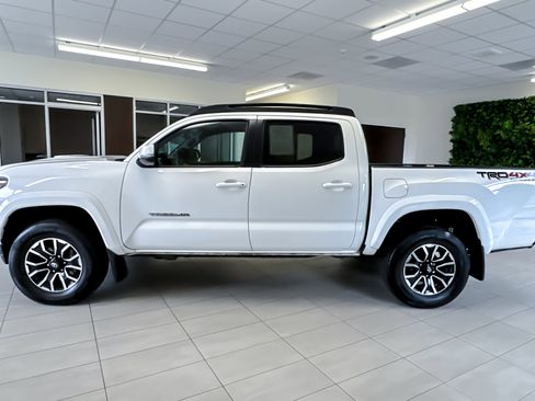 Used 2022 Toyota Tacoma TRD Sport AWD/4WD image 7
