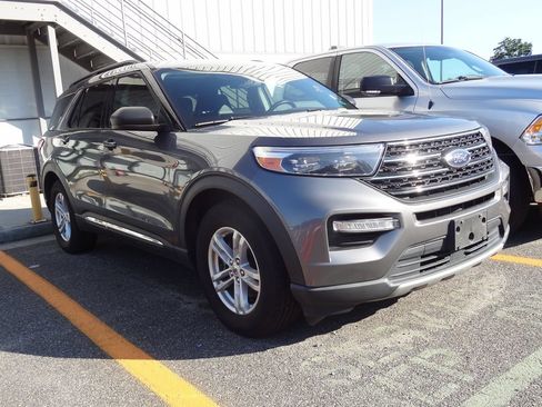 Certified 2022 Ford Explorer XLT w/ Equipment Group 202A RWD image 1