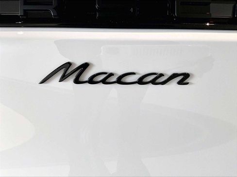 New 2026 Porsche Macan image 33