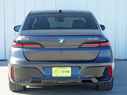 Used 2023 BMW i7 xDrive60 image 57