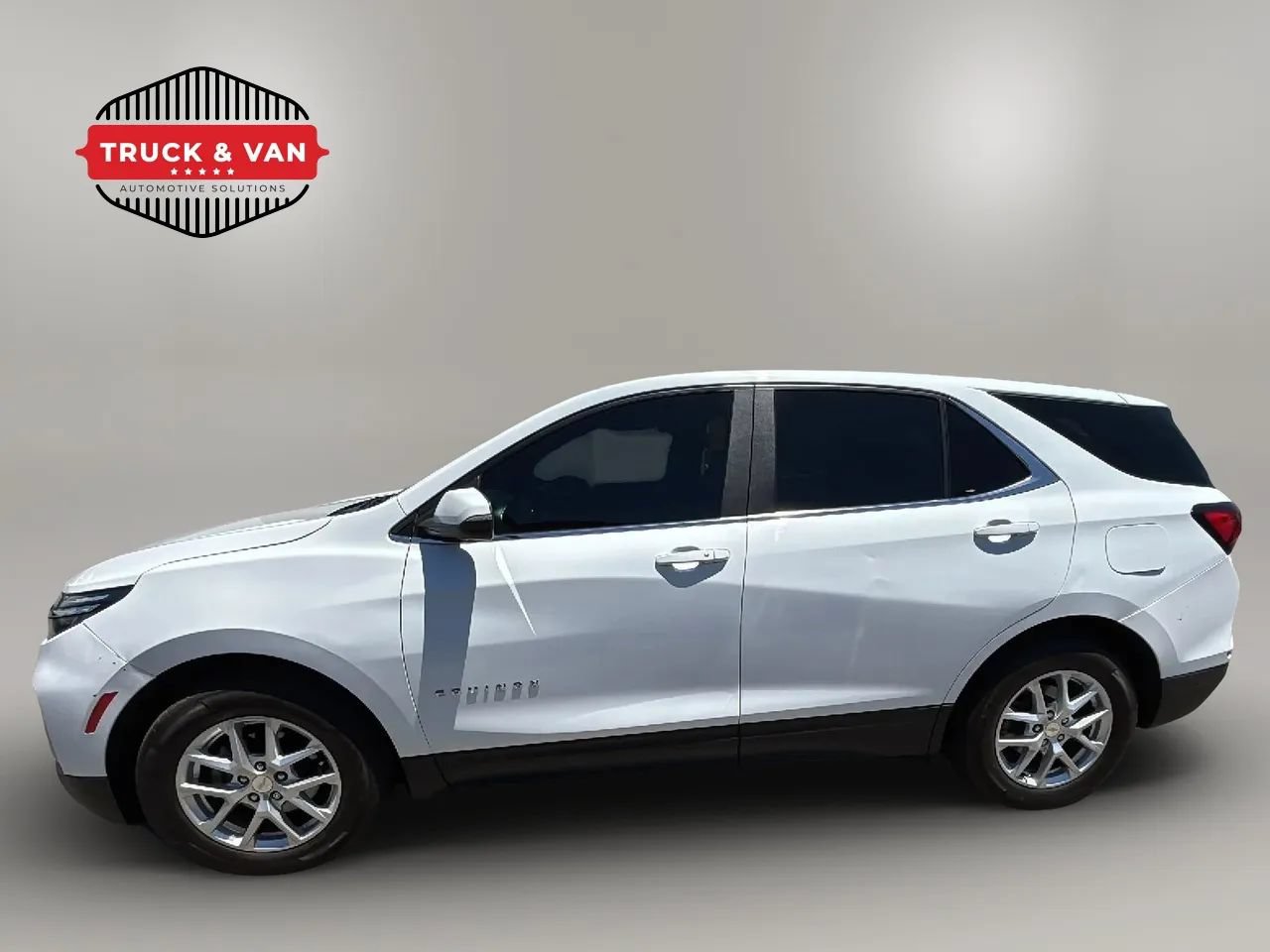 Used 2024 Chevrolet Equinox LT AWD/4WD image 3