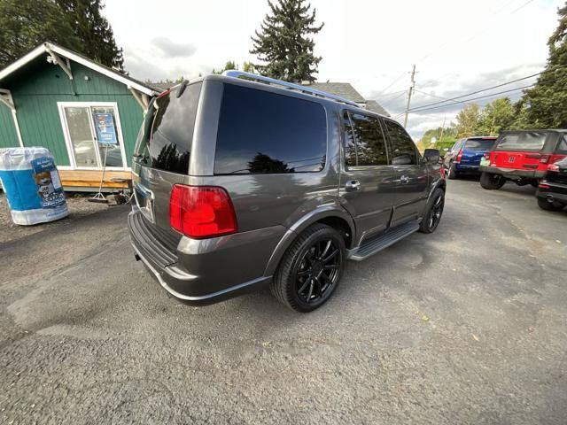 Used 2004 Lincoln Navigator Luxury AWD/4WD image 4