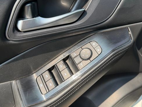 Used 2024 Nissan Rogue SV FWD image 5