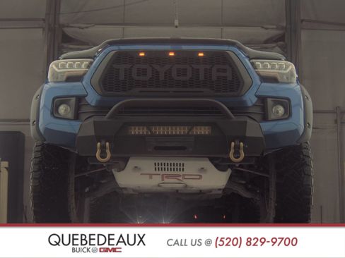 Used 2017 Toyota Tacoma TRD Off-Road image 3