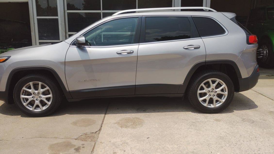 Used 2017 Jeep Cherokee Latitude w/ Comfort & Sound Group FWD image 6