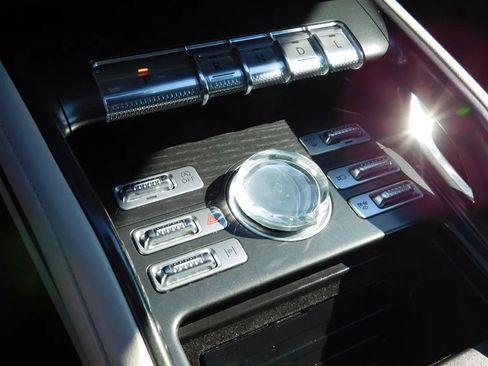 Used 2024 Lincoln Nautilus Reserve AWD/4WD image 18