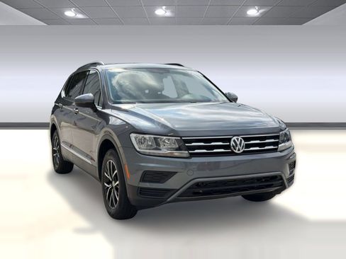 Used 2021 Volkswagen Tiguan SE w/ Panoramic Sunroof Package FWD image 7