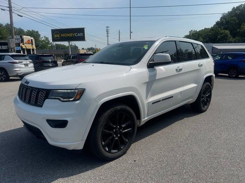 Used 2021 Jeep Grand Cherokee Laredo X AWD/4WD image 3