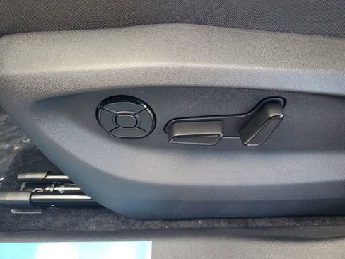 New 2026 Volkswagen Tiguan SE R-Line image 19