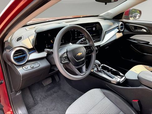 Used 2025 Chevrolet Trax LT FWD image 22