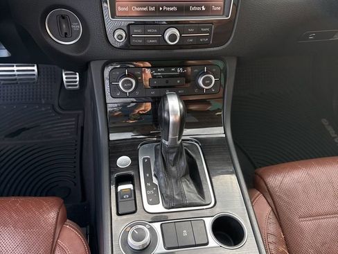 Used 2016 Volkswagen Touareg Executive image 24