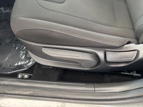 Used 2025 Hyundai Elantra SEL image 24