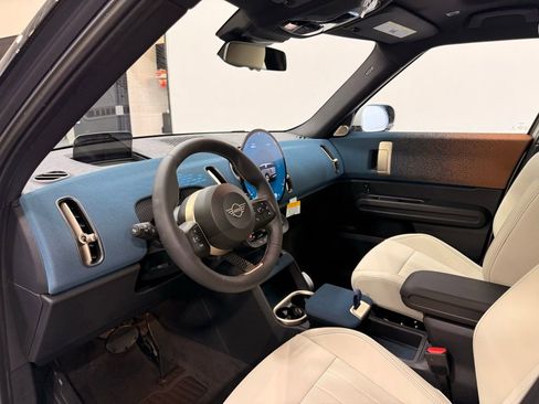 Used 2025 MINI Cooper Countryman S w/ Comfort Package Max image 11