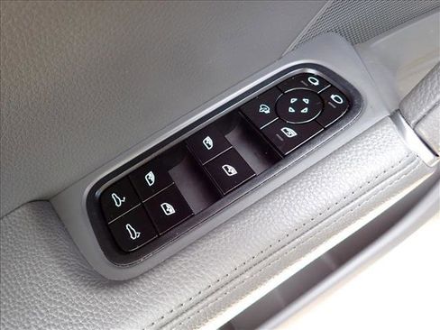 Used 2021 Porsche Cayenne image 19