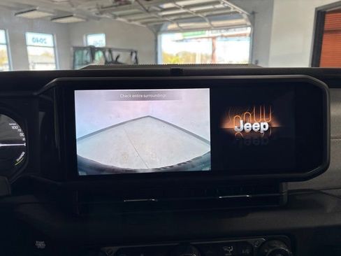 Used 2024 Jeep Wrangler Unlimited AWD/4WD image 2