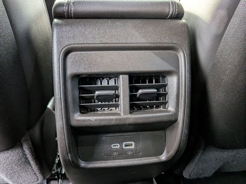 Used 2024 Cadillac XT4 Premium Luxury image 30