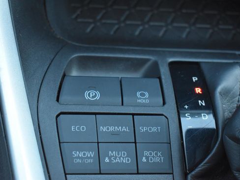 Used 2024 Toyota RAV4 LE image 10